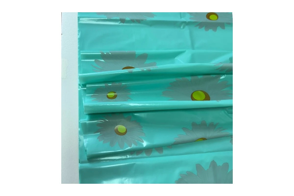 3_Скатерть полиэтиленовая 180_220, зеленая в ромашку УМНИЧКА